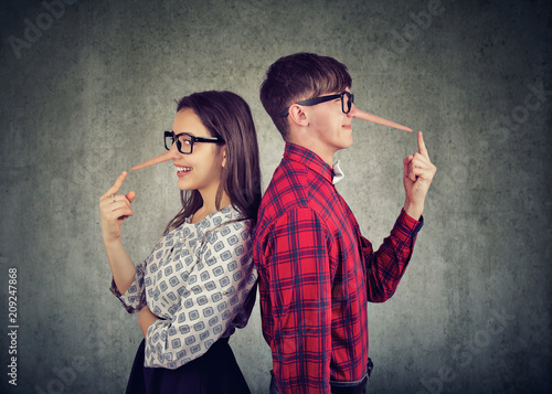 Tableau sur toile Couple of cheaters, satnding back to back two liars