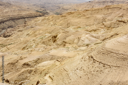 Giordania, paesaggio desertico valle del Mujib 
