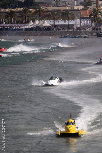 fast powerboat racing