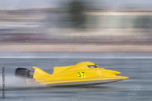fast powerboat racing