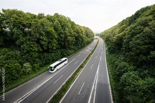 Bus auf einer Autobahn