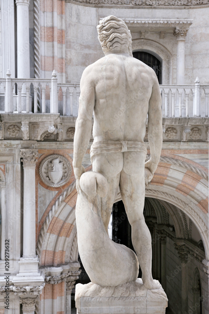 Obraz premium sculpture at the Porta della Carta of the Doges Palace, venice: The doge kneeling in front of Saint Mark's lion, the symbol of Venice