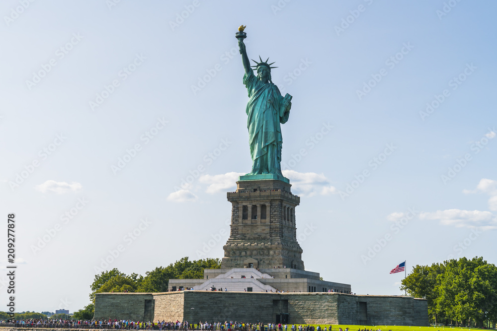 Fototapeta premium The statue of Liberty with blue sky background.