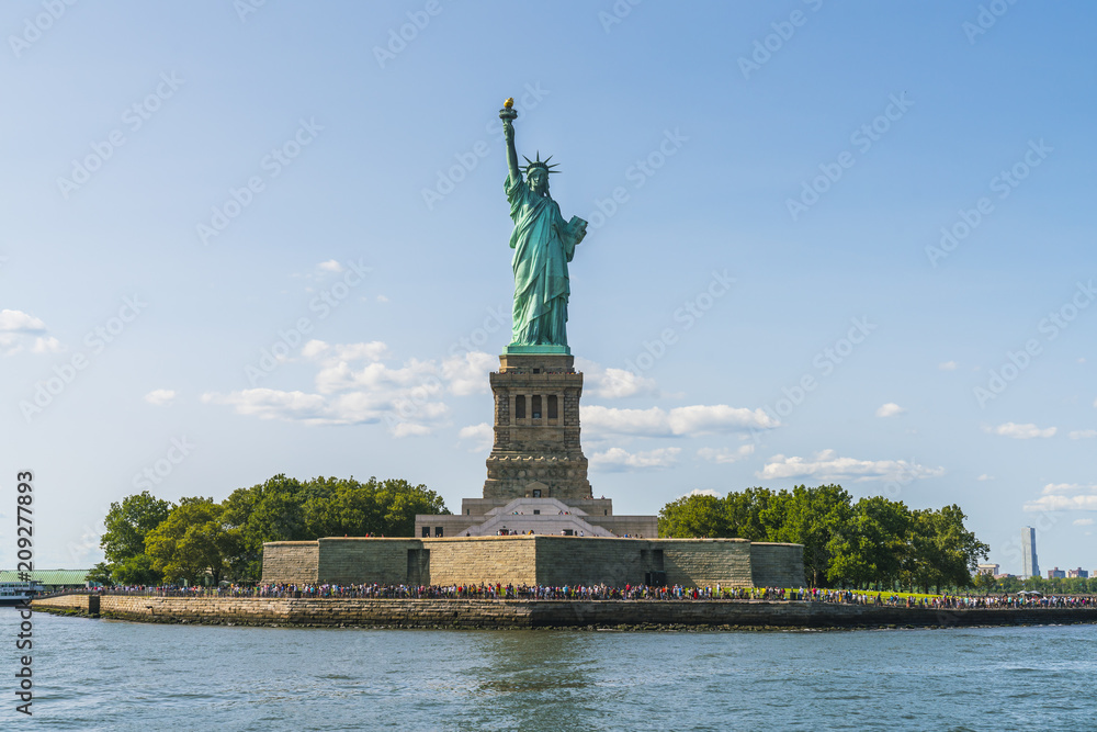 Fototapeta premium The statue of Liberty with blue sky background.