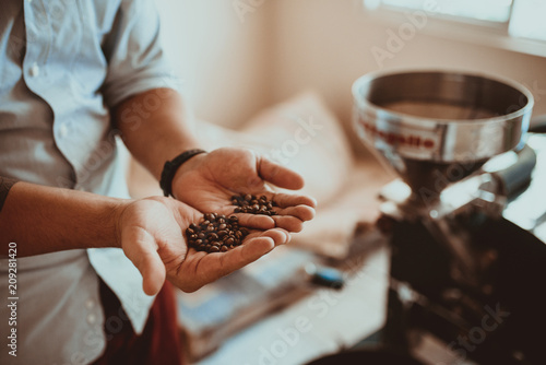 Quadro em tela Professional coffee roasting in Colombia