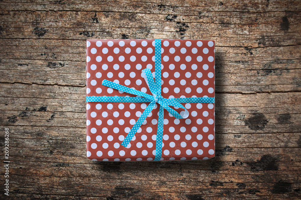 Obraz premium Vintage gift boxes on old wooden background