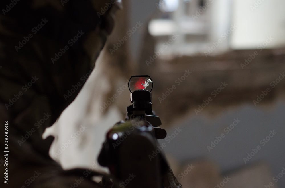 Fototapeta premium Broken glass red dot