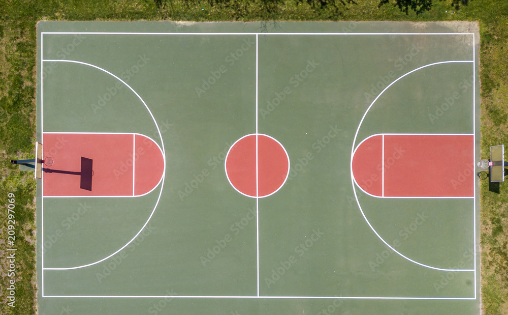 Naklejka premium Aerial view of basketball field