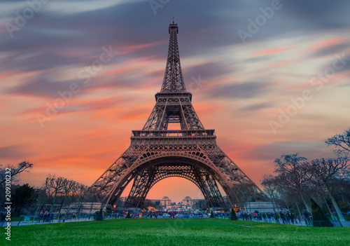 Obraz na plátně Eiffel tower - Paris, France