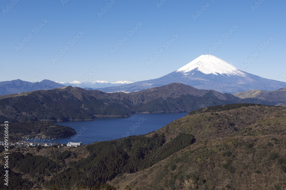 芦ノ湖と富士山（神奈川県）