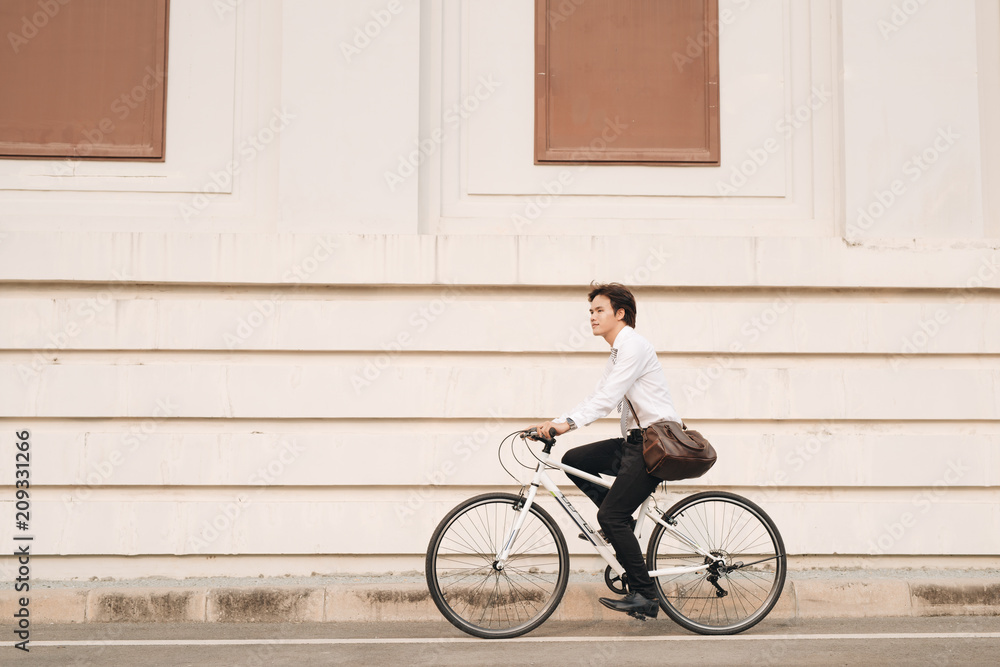 Fototapeta premium lifestyle, transport and people concept - young man on city street