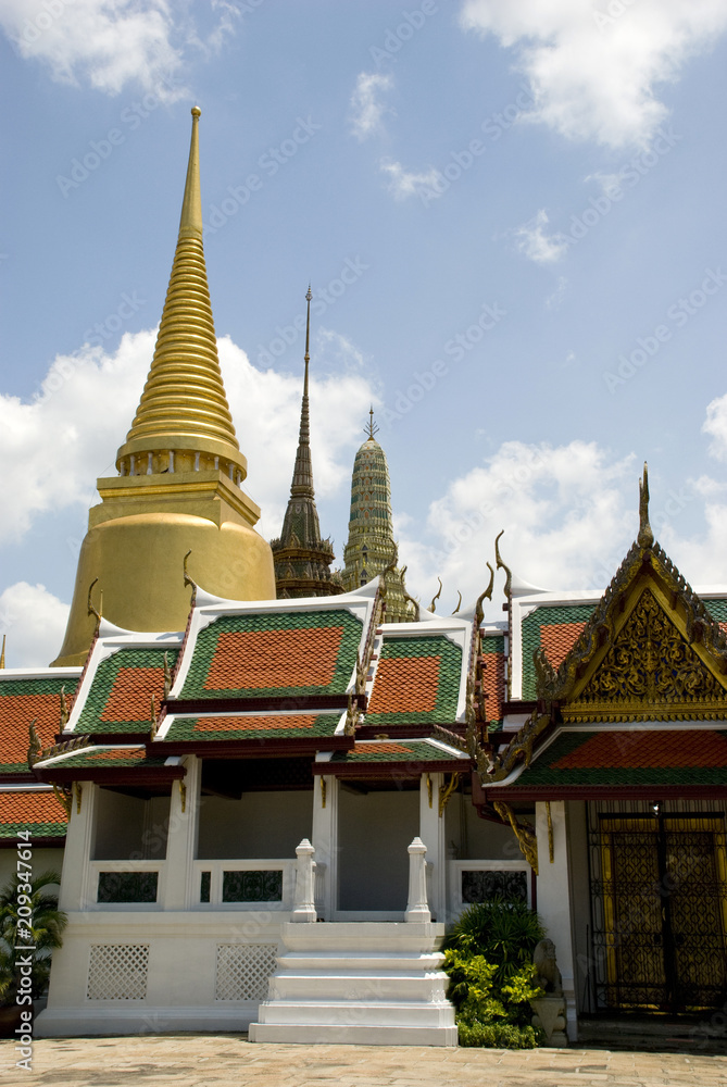Fototapeta premium Wat Phra Kaeo - Königspalast in Bangkok