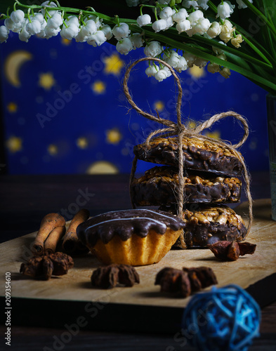 кунжутное печенье и маффин sesame biscuits and muffin