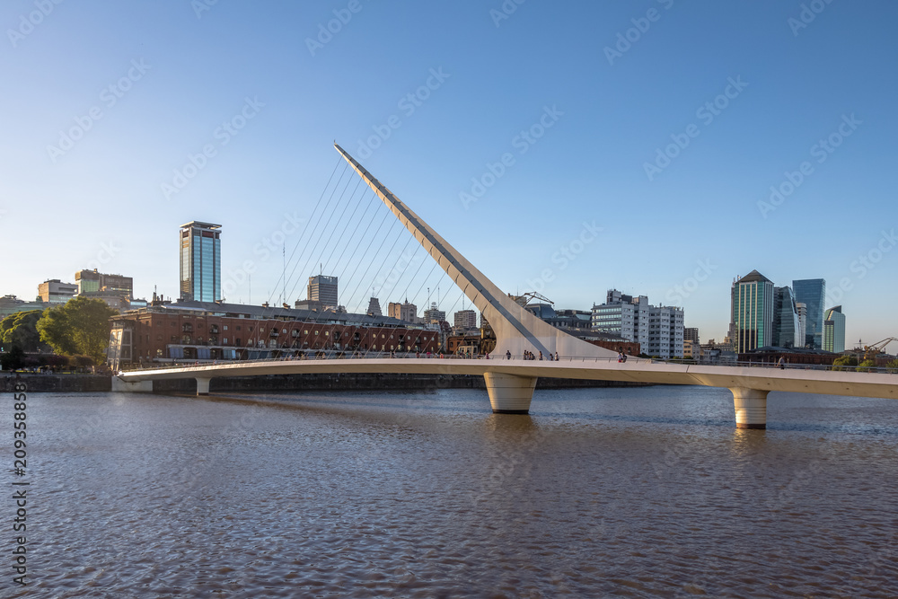 Womens Bridge (Puente de la Mujer) in Puerto Madero - Buenos Aires,  Argentina foto de Stock | Adobe Stock