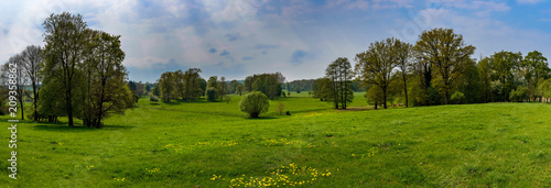 Der Landschaftspark von Basedow ist eines der Hauptwerke des preußischen Gartenarchitekten Peter Joseph Lenné - Panorama aus 8 Einzelbildern