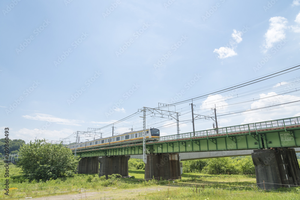 多摩川橋梁を渡る南部線（東京都府中市・稲城市）