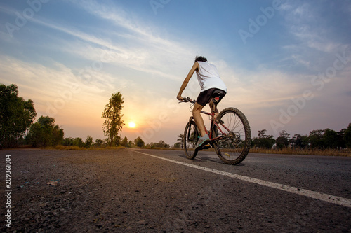 Fototapeta Naklejka Na Ścianę i Meble -  bike on road to the sunset