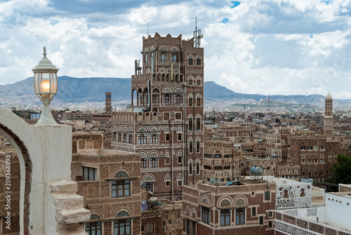 Tableau sur toile Multi-storey traditional buildings made of stone in Sanaa, Yemen