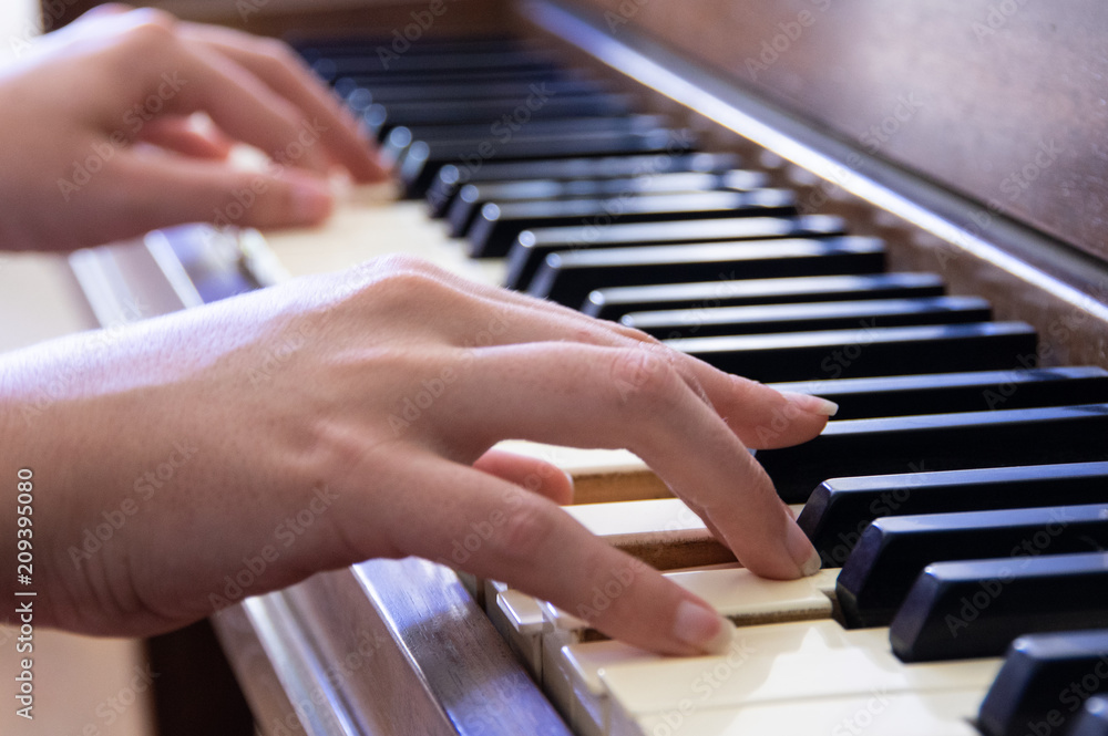 Obraz premium Hands Playing Piano