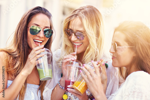 Фотография Happy girl friends hanging out in the city in summer