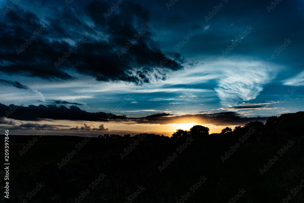 Obraz premium Dramatic brooding skies