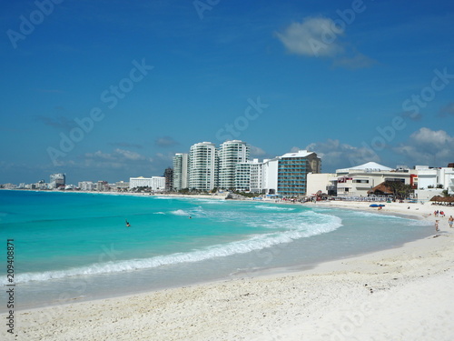 the beach in Cancun © Twill