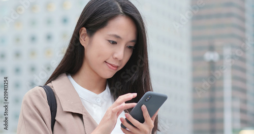 Canvas Print Woman use of mobile phone in city