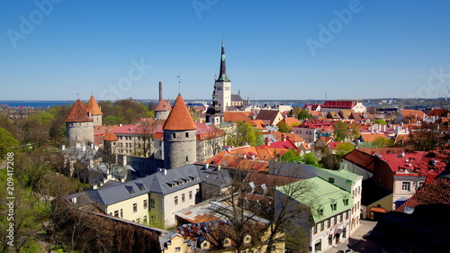 Tallin, zabytkowa stolica Estonii z piękną architekturą w kraju Unii Europejskiej znajdującym się w Europie Wschodniej photo