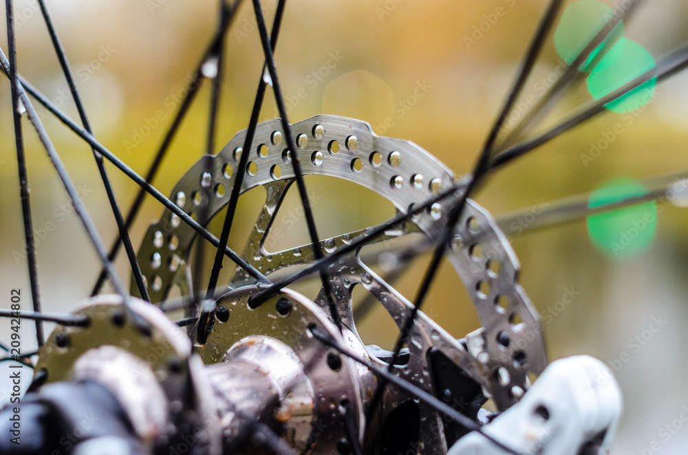 Obraz premium Front Hub of a Mountain Bike Close-Up. Bicycle Disc Brake Rotor
