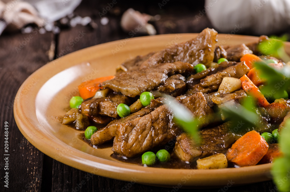 Pork medallions with vegetable and soy garlic sauce Pork medallions with vegetable and soy garlic sauce