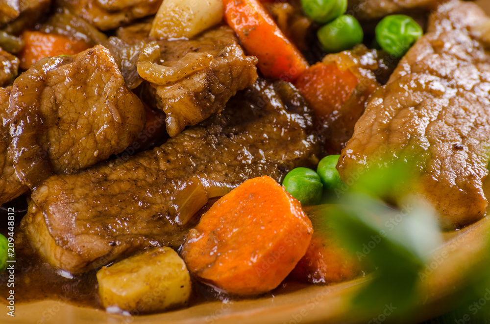Pork medallions with vegetable and soy garlic sauce Pork medallions with vegetable and soy garlic sauce