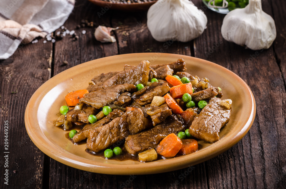 Pork medallions with vegetable and soy garlic sauce Pork medallions with vegetable and soy garlic sauce