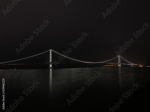 明石海峡大橋の夜景 