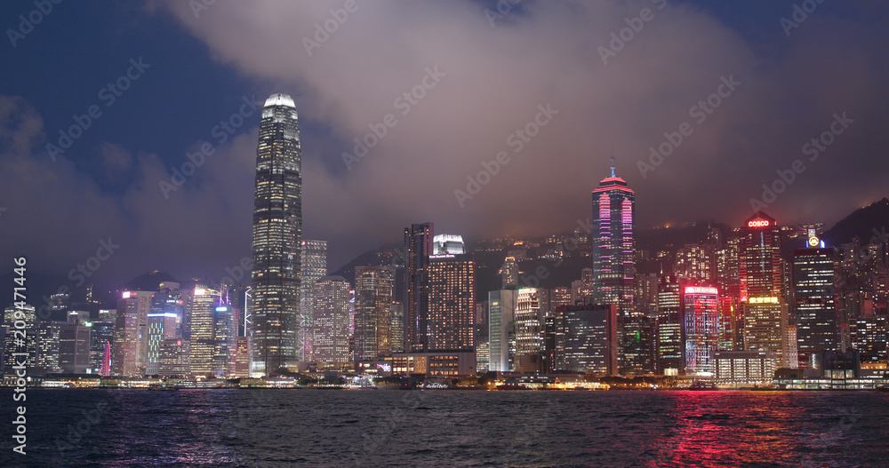 Fototapeta premium Hong Kong skyline at night
