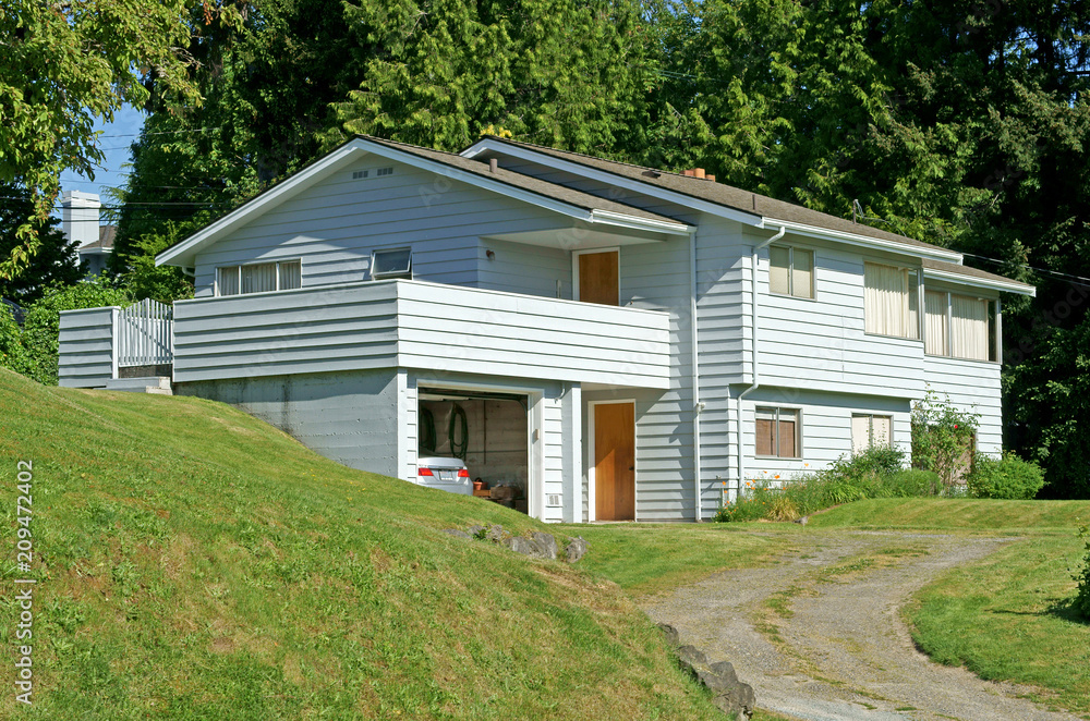 Mercer Island, Washington, United States. Two-storey house with garage Mercer Island, Washington, United States. Two-storey house with garage