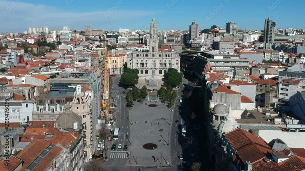 Flying above Avenida dos Aliados