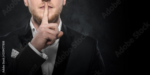 Obraz na płótnie Man gesturing silent. w salonie