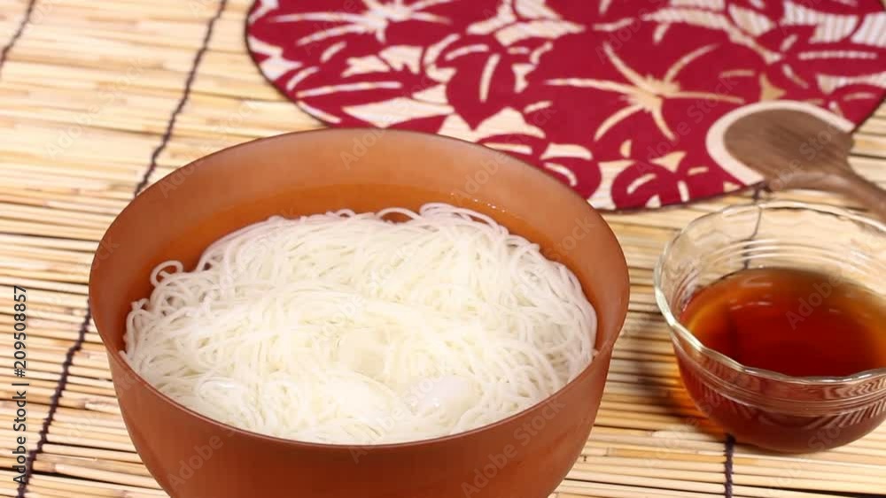 そうめんと団扇 そうめんと団扇