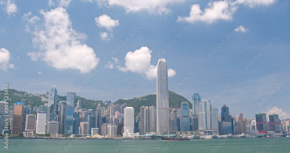 Obraz premium Hong Kong urban city skyline in sunny day