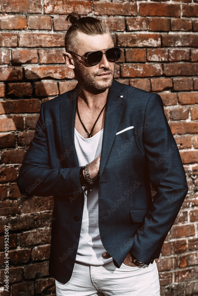 Obraz premium man in old town