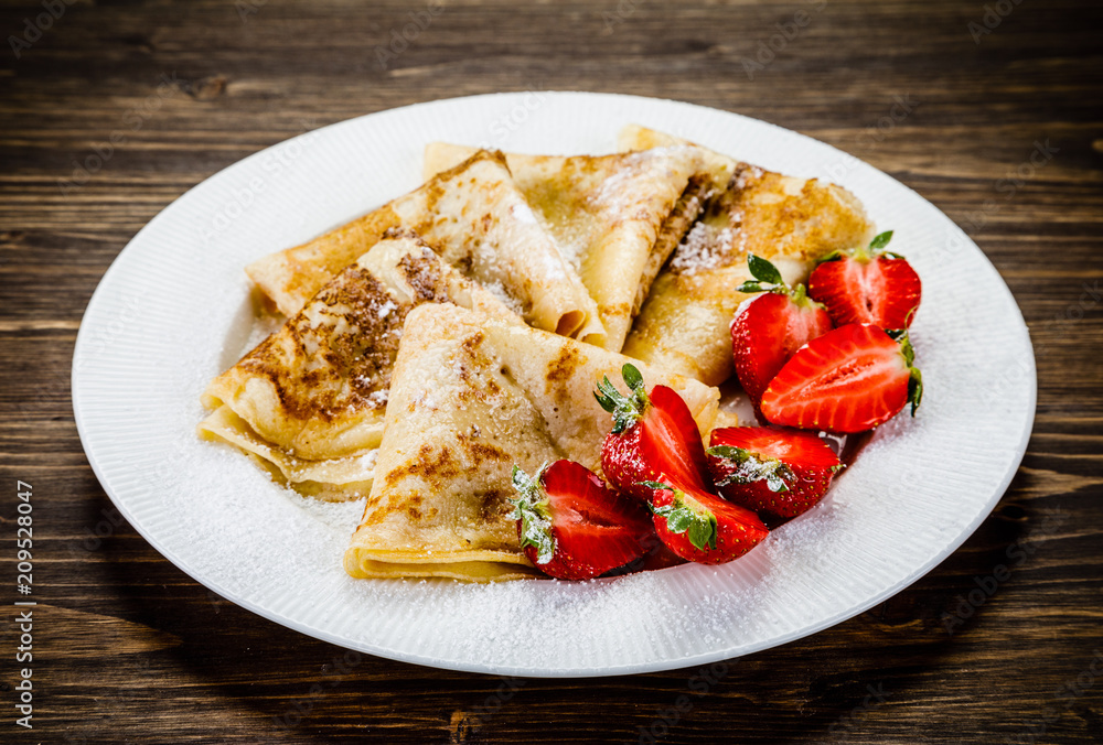Crepes with cream and strawberries