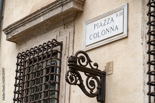 piazza colonna rome street sign