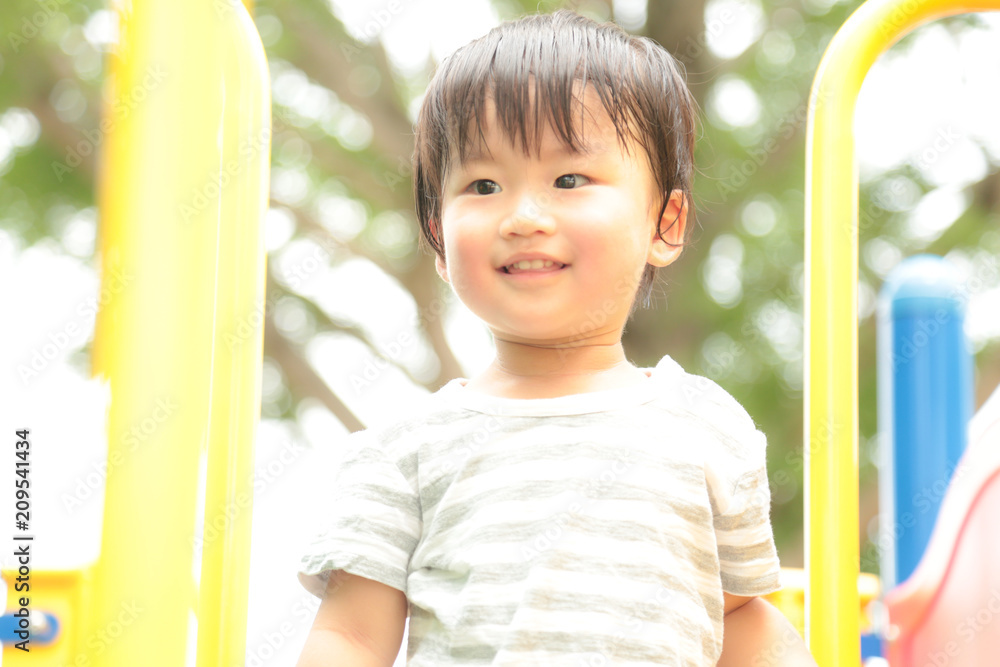 遊ぶ男の子 遊ぶ男の子