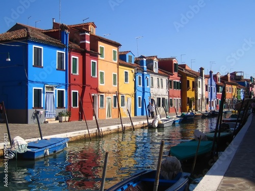 Burano, façades de maisons colorées traditionnelles au bord d'un canal (Italie) © Florence Piot