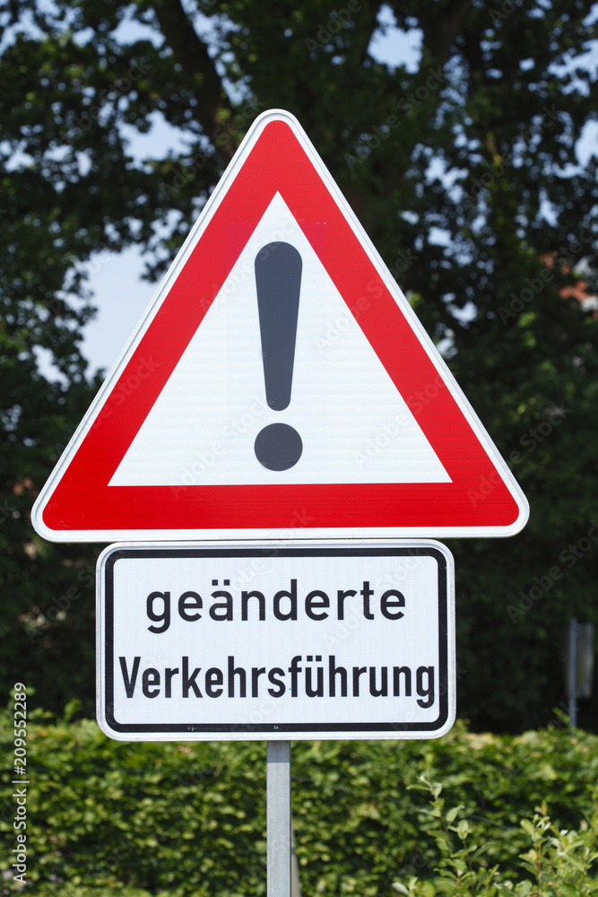 Verkehrsschild Gefahrstelle, Geänderte Verkehrsführung Verkehrsschild Gefahrstelle, Geänderte Verkehrsführung