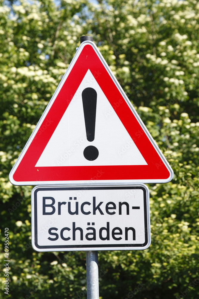 Verkehrsschild Gefahrstelle, Brückenschäden Verkehrsschild Gefahrstelle, Brückenschäden