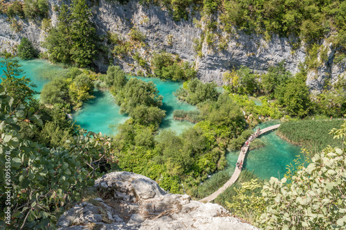 Fototapeta Naklejka Na Ścianę i Meble -  Aerial view of the Plitvice lakes and a bridge during the day, Croatia