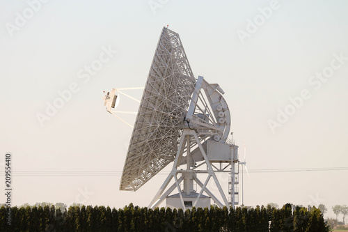 Side view of a large radio telescope