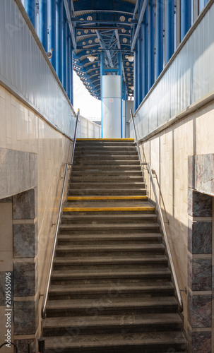 exit from the tunnel to the platform © Volodymyr