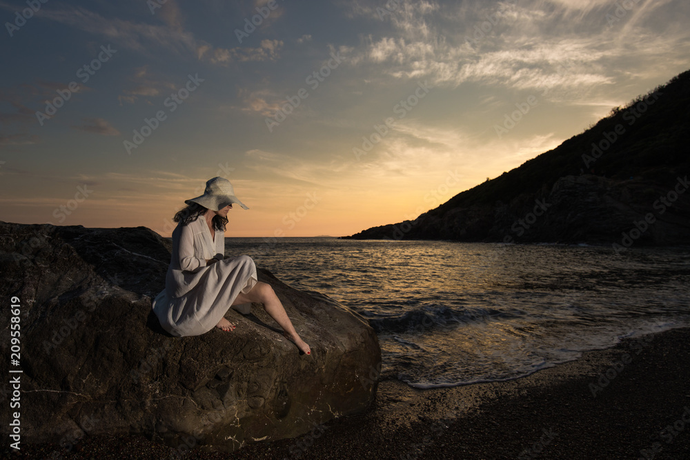 Donna Al Tramonto" Images – Browse 59 Stock Photos, Vectors, and Video |  Adobe Stock